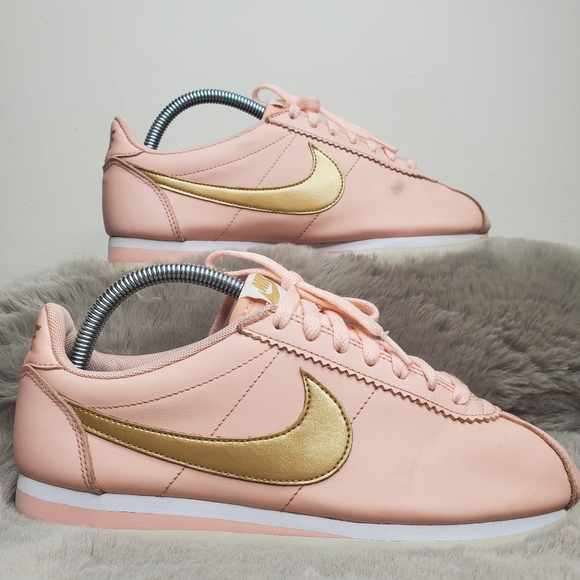 Nike Shoes - Nike Classic Cortez